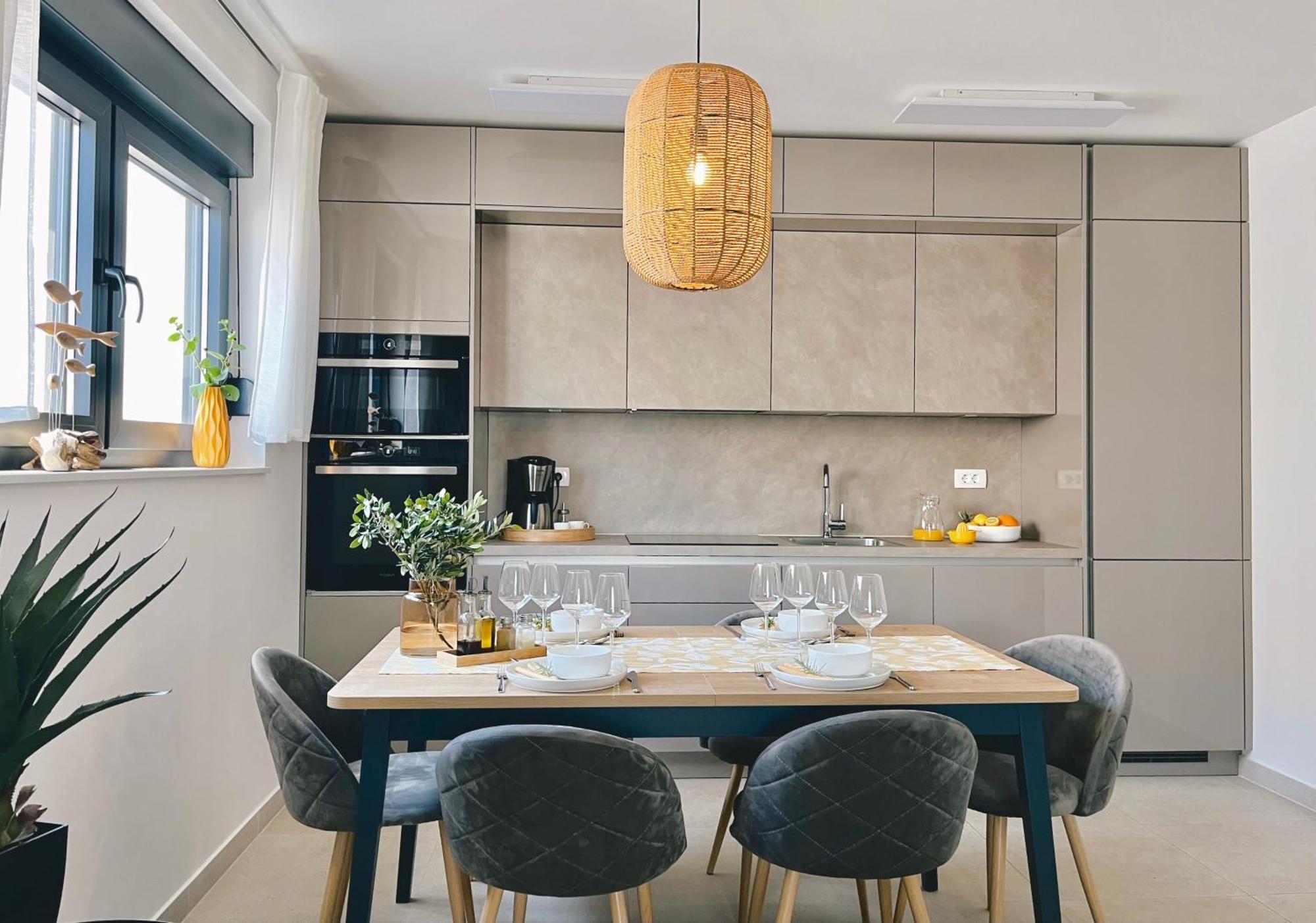 Apartment Agnes With 63 M2 Rooftop Terrace, Grill And Pool 오크루그고른지 외부 사진