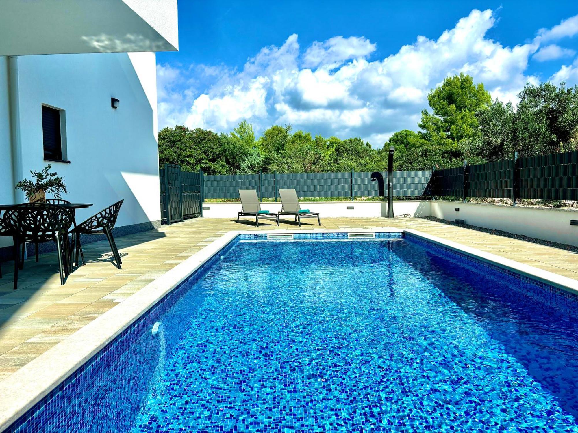 Apartment Agnes With 63 M2 Rooftop Terrace, Grill And Pool 오크루그고른지 외부 사진